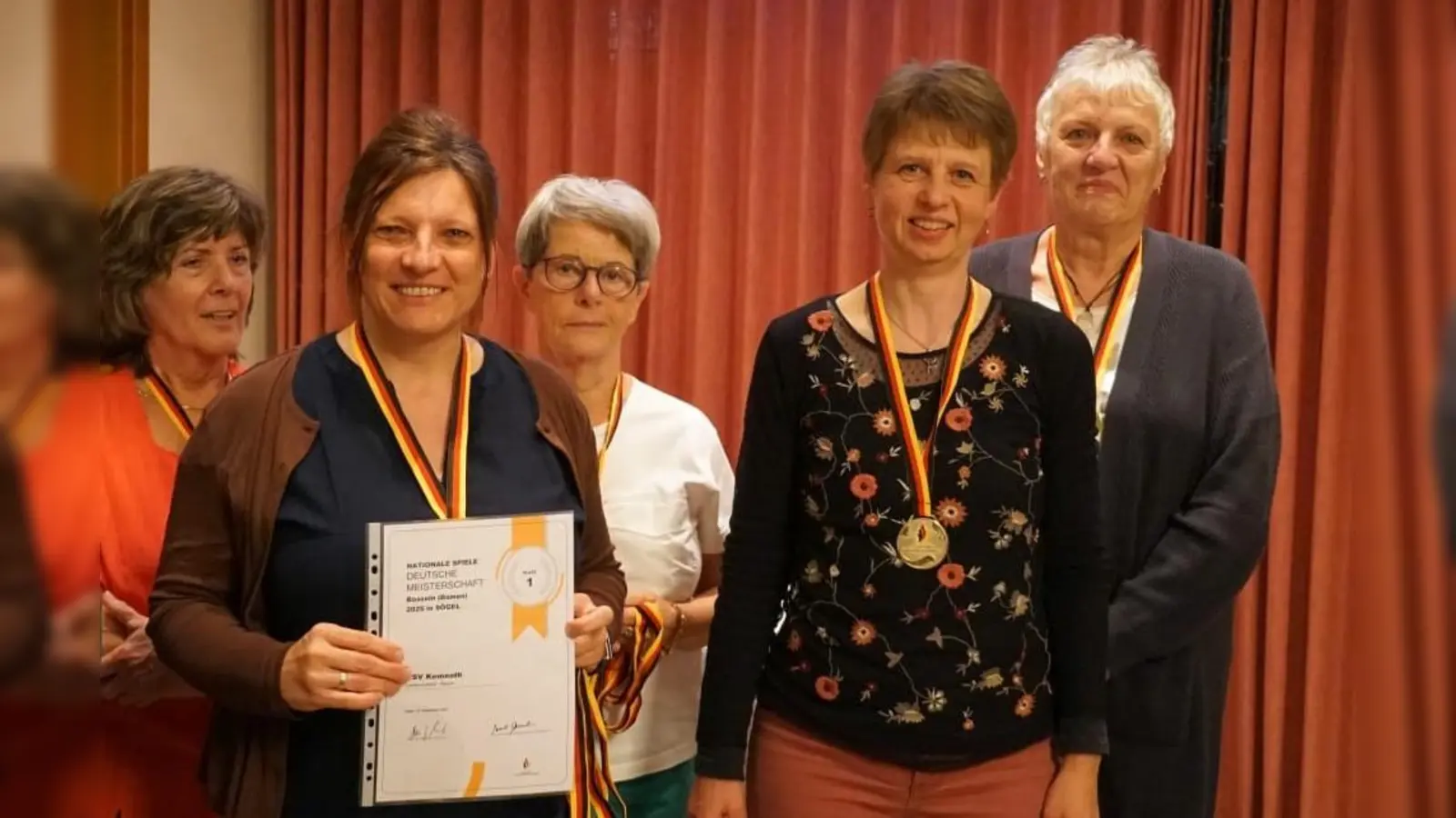 zweite v. r. Steffi Bioly, v.r. Gisela Kindler u. Andrea Böll (Bild: Helmut Böll)