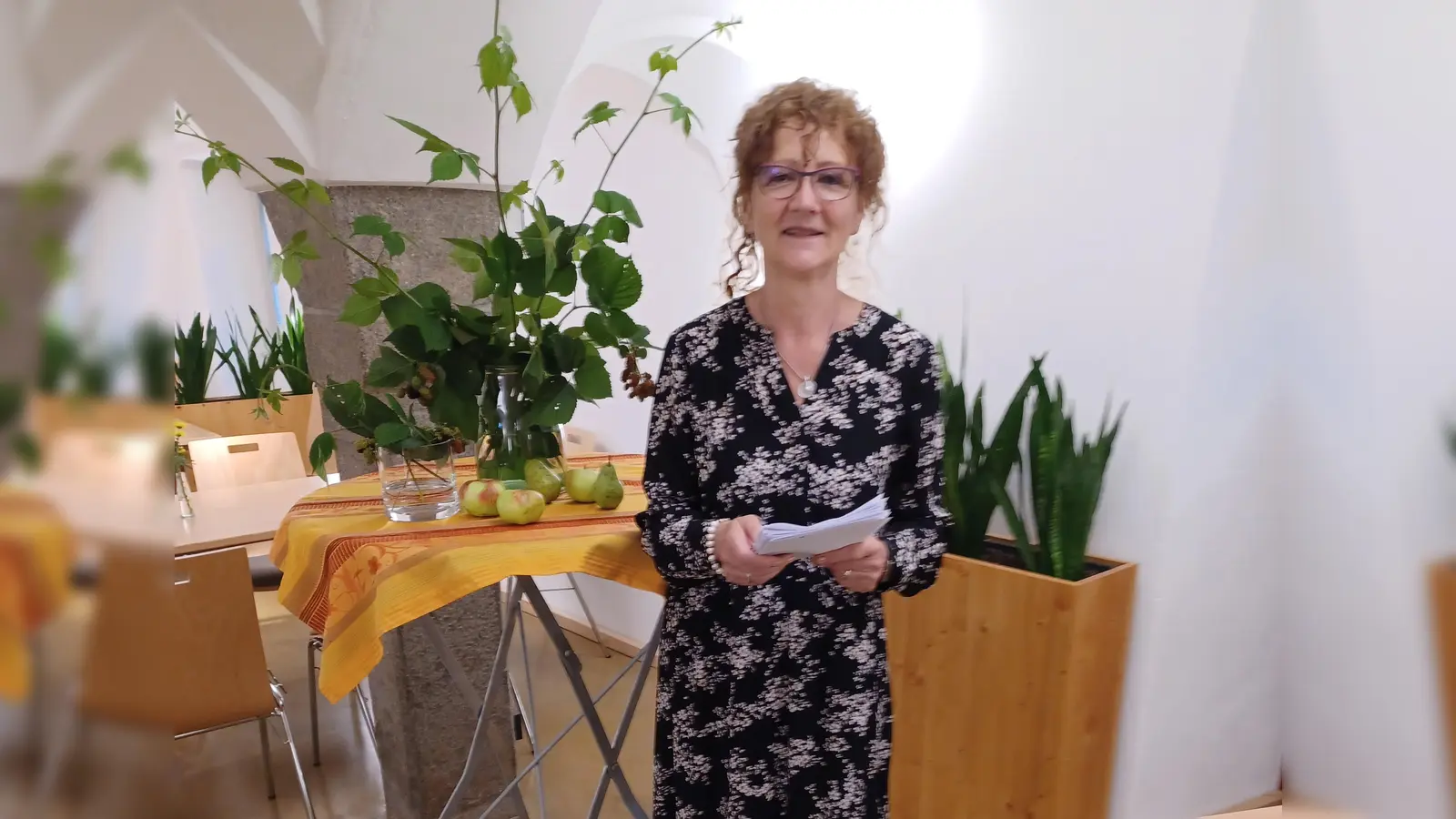 die stellvertretende Kreisvorsitzende des Kreisverbands für Gartenbau und Landespflege Tirschenreuth Inge Härtl nach ihrem Vortrag (Bild: Konrad Härtl)