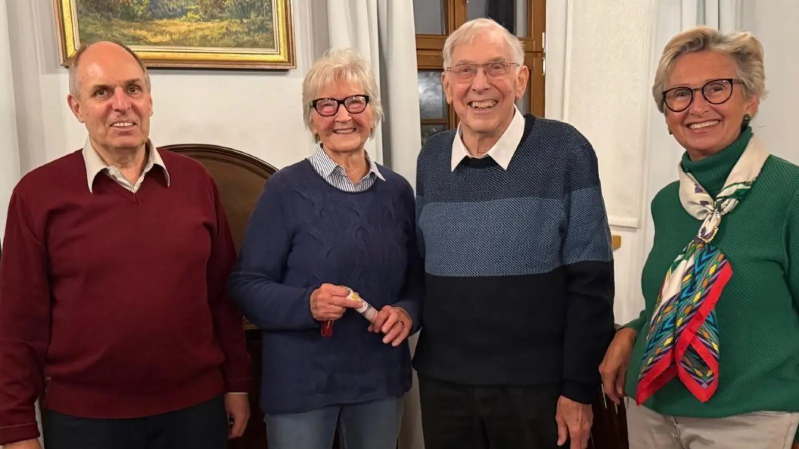 Von Links nach rechts: Karl Thumser Präsident und Turnierleiter, Gabriele Raab (1. Platz), Dr. Bernd von Chiari und Theodora Kupke zusammen 2. und 3. Platz. (Bild: Ingrid Stephan)