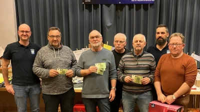 Nach über drei Stunden standen die Sieger fest, von links: 2. Vorsitzender Andreas Spiegel, Ludwig Wittmann, Ludwig Spitaler, Detlef Götz, Michael Hecht, 1. Vorstand Michael Rauch, Helmut Schneider (Bild: Franz Ficker)