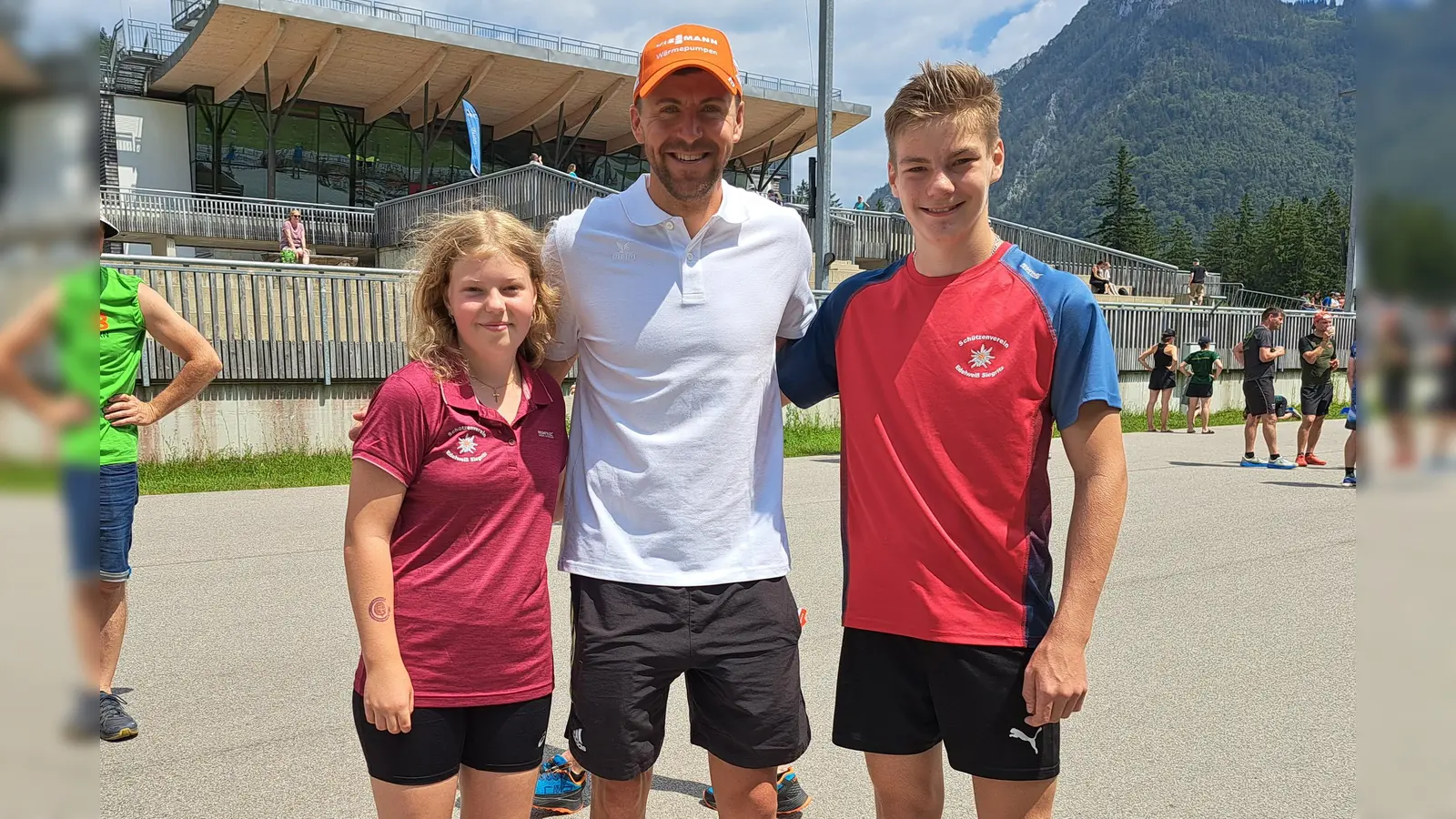 Lea-Marie Grundler, Winterbiathlet Philipp Nawrath, Julian Grundler  (Bild: Katja Grundler)