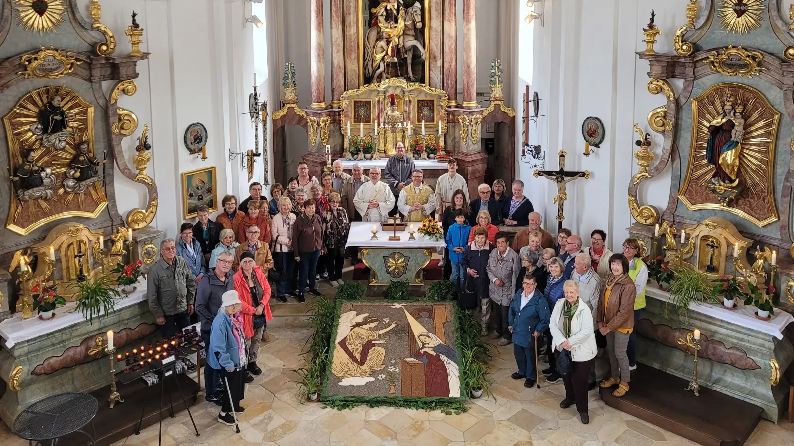Die Teilnehmer der Pfarrwallfahrt in der Wallfahrtskirche Griesstetten-St. Martin.  (Bild: Michael Jakob)