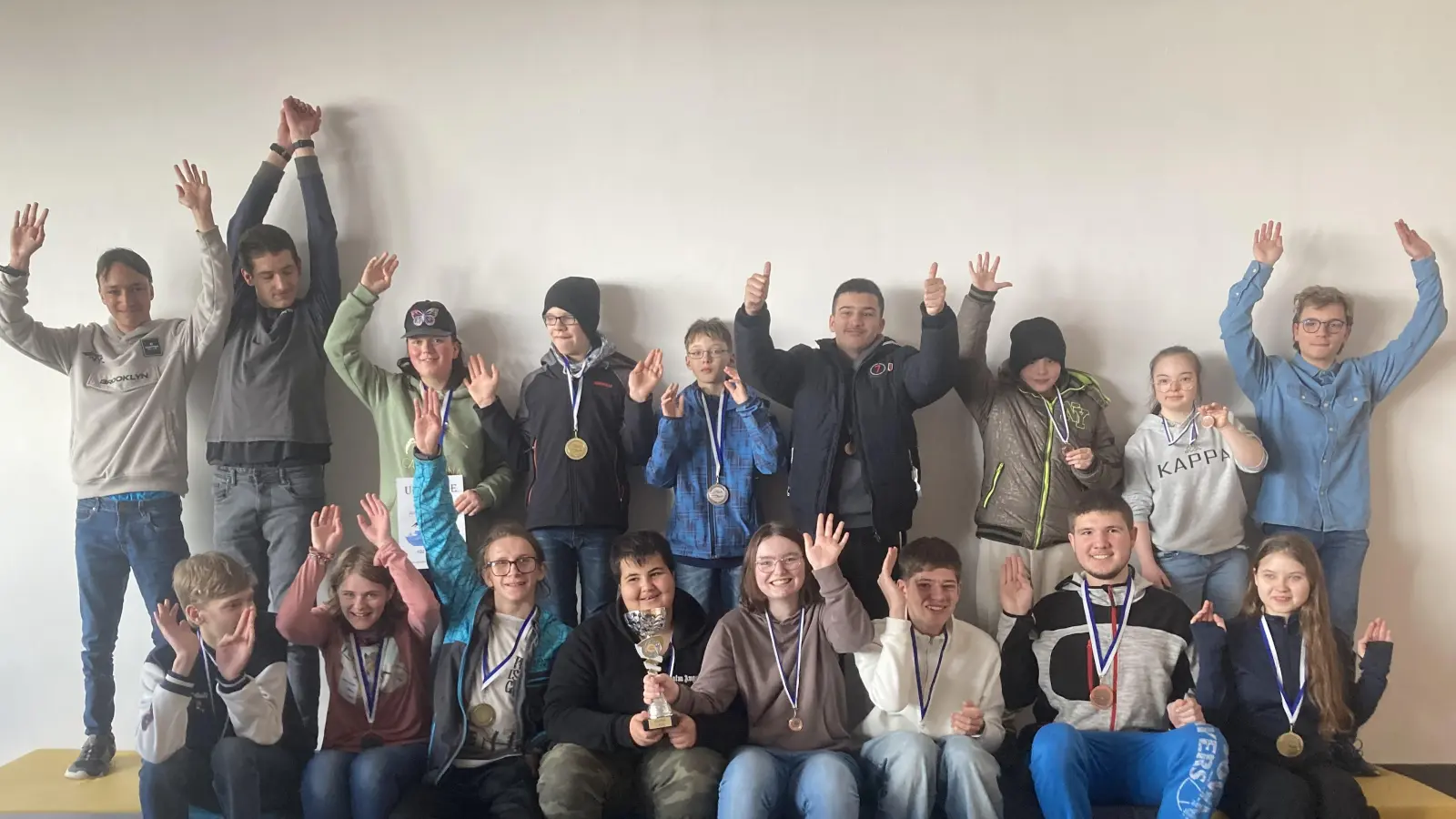 Siegerehrung beim Schwimmwettkampf der Förderschulen (Bild: Klaus Jahn)