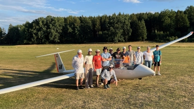 Bei der Flugwoche der LSG Amberg gab es nur zufriedene Gesichter, alle TeilnehmerInnen hatten viel Spaß und kamen fliegerisch auf ihre Kosten. (Bild: Katrin Rogenhofer)