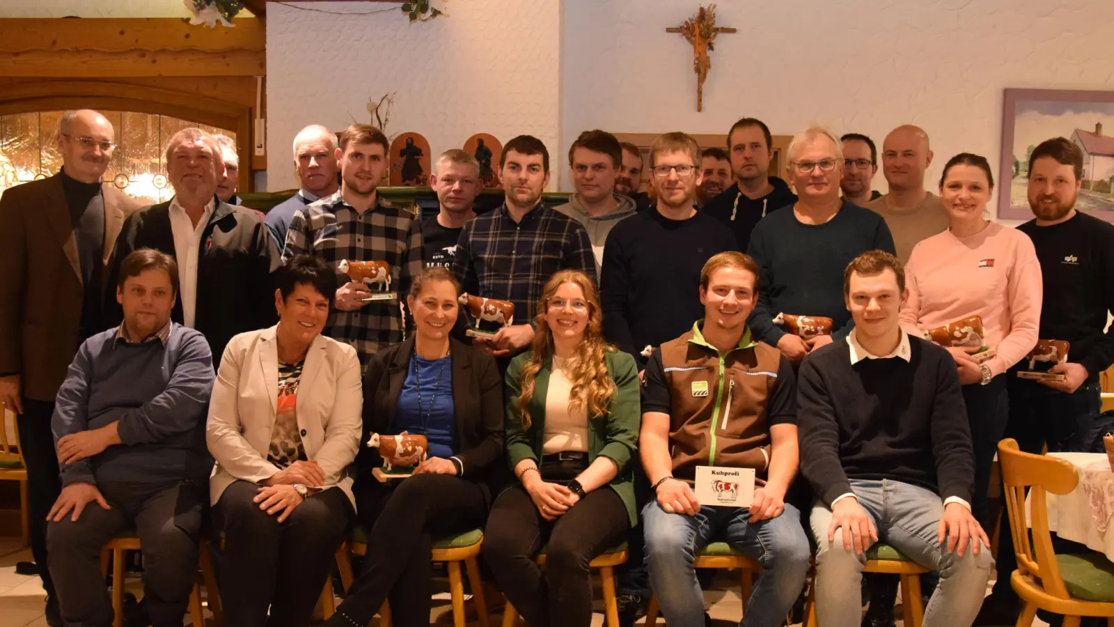 Die Geehrten des Landkreises Neustadt an der Waldnaab mit den Ehrengästen. (Bild: Julia Steiner)