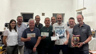 von links nach rechts abgebildet: Stadträtin Franziska Braun, stellv. CSU-Ortsvorsitzender Hans Bayerl, 2. Sieger Manfred Ries, Ortsvorsitzender Florian Meißner, 1. Sieger Josef Ebnet, stellv. Ortsvorsitzender Peter Kick, 3. Sieger Eckhard Benkner, Christian Kick, Trostpreisgewinner Robert Gallersdörfer (Bild: Florian Meißner)