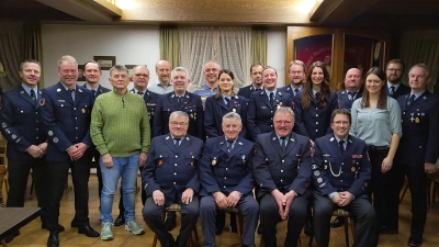 Die für langjährige Mitgliedschaft Geehrten der Freiwilligen Feuerwehr Oberlind. (Bild: Markus Kindl)