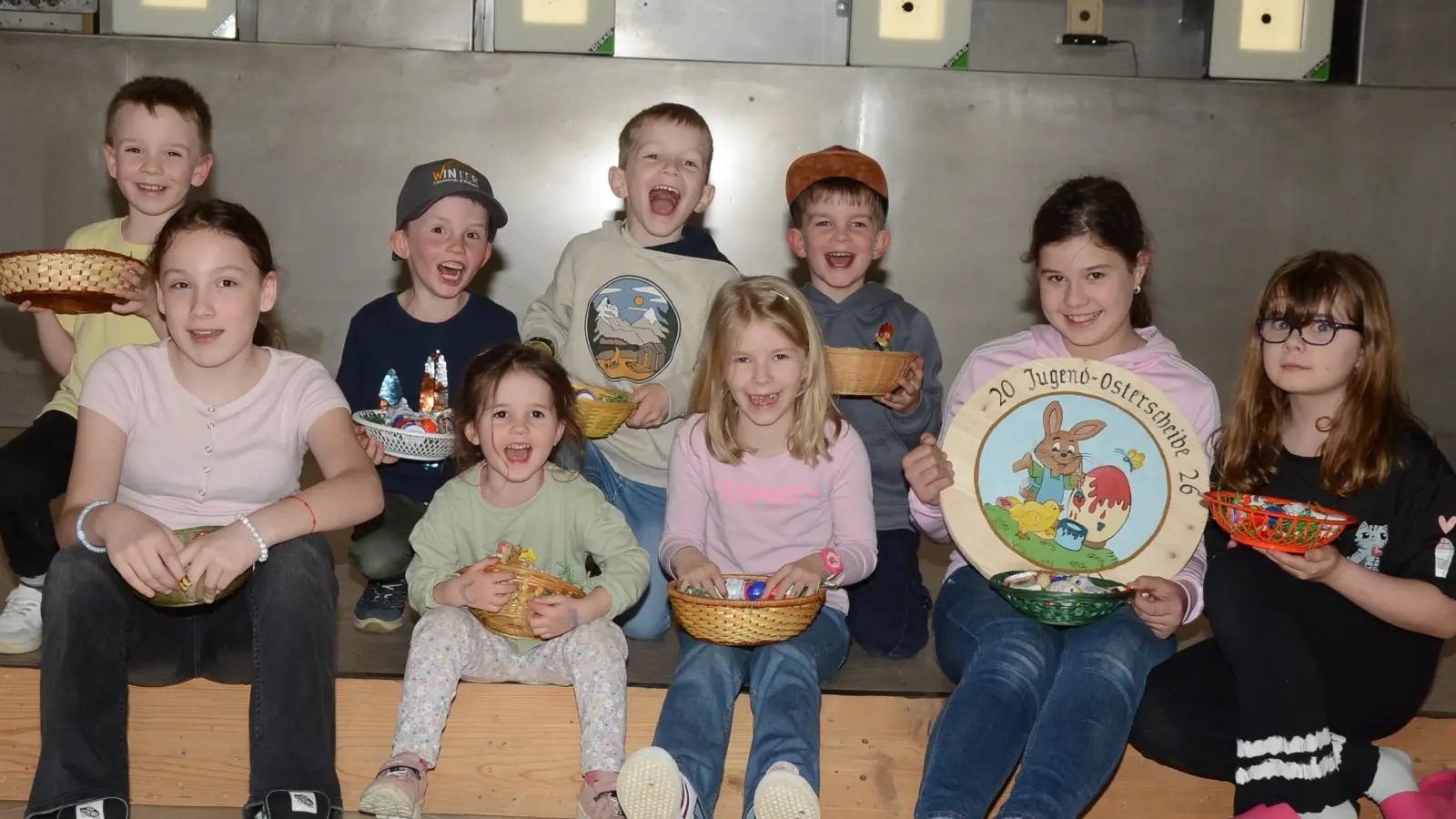 Die begeisterte Jugend beim Bruderbund mit Scheibengewinnerin Tamara Übler (Bild: Erwin Kolb)