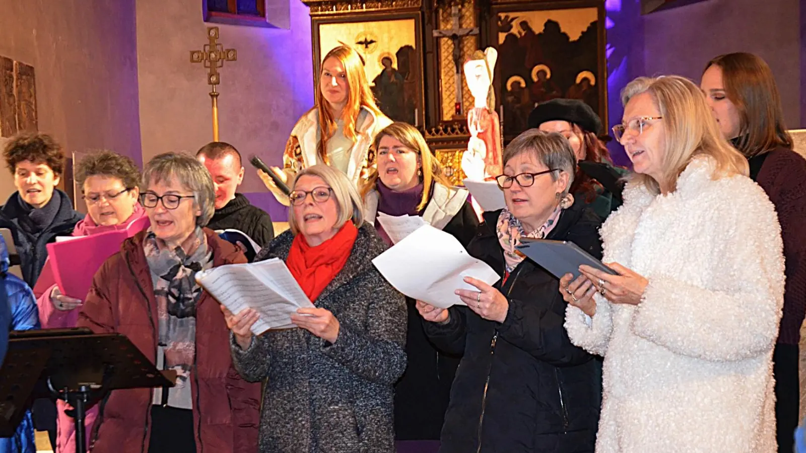 Aufs Weihnachtsfest stimmte „Singsang” die Zuhörer ein. (Bild: Andreas Schaumberger)