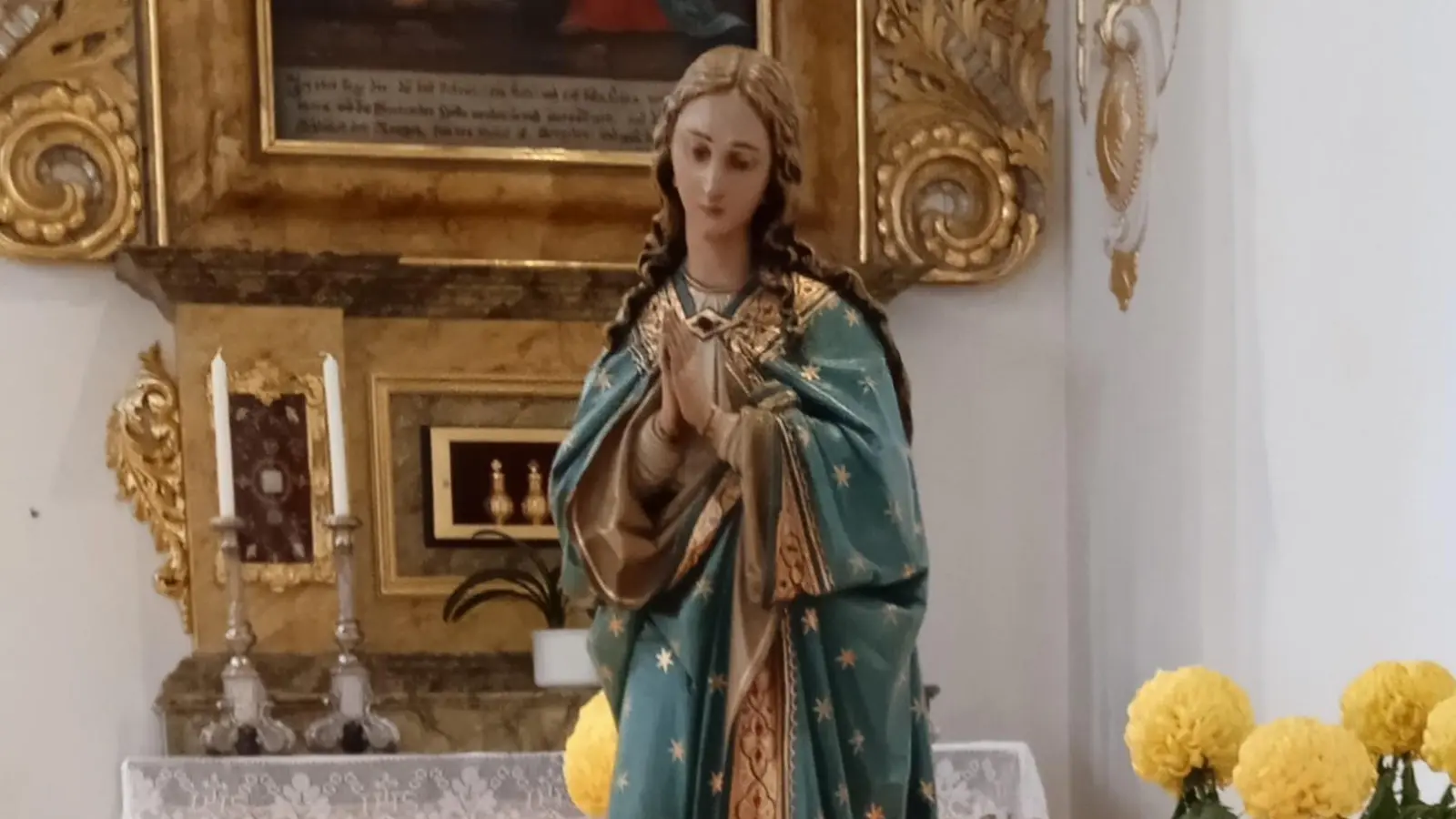 Feierliche Anbetungsstunde in der Katholischen Pfarrkirche - St. Johannes der Taufer - in Floß. (Bild: Christina Kreuzer)