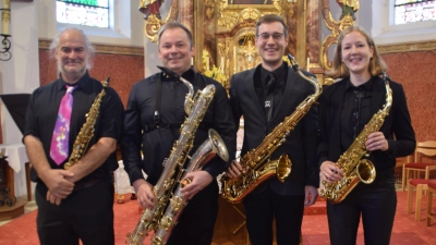 Das Saxophon-Quartett „Saxendi” spielte in der Mausbergkirche ein festliches, klassisches Konzert v. l. Gerhard Böller, Simon Lösch, Sebastian und Julia Dorfner  (Bild: Wolfgang Schöpf)