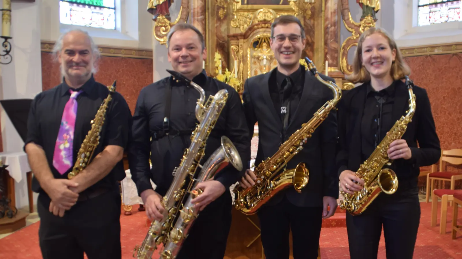 Das Saxophon-Quartett „Saxendi” spielte in der Mausbergkirche ein festliches, klassisches Konzert v. l. Gerhard Böller, Simon Lösch, Sebastian und Julia Dorfner  (Bild: Wolfgang Schöpf)
