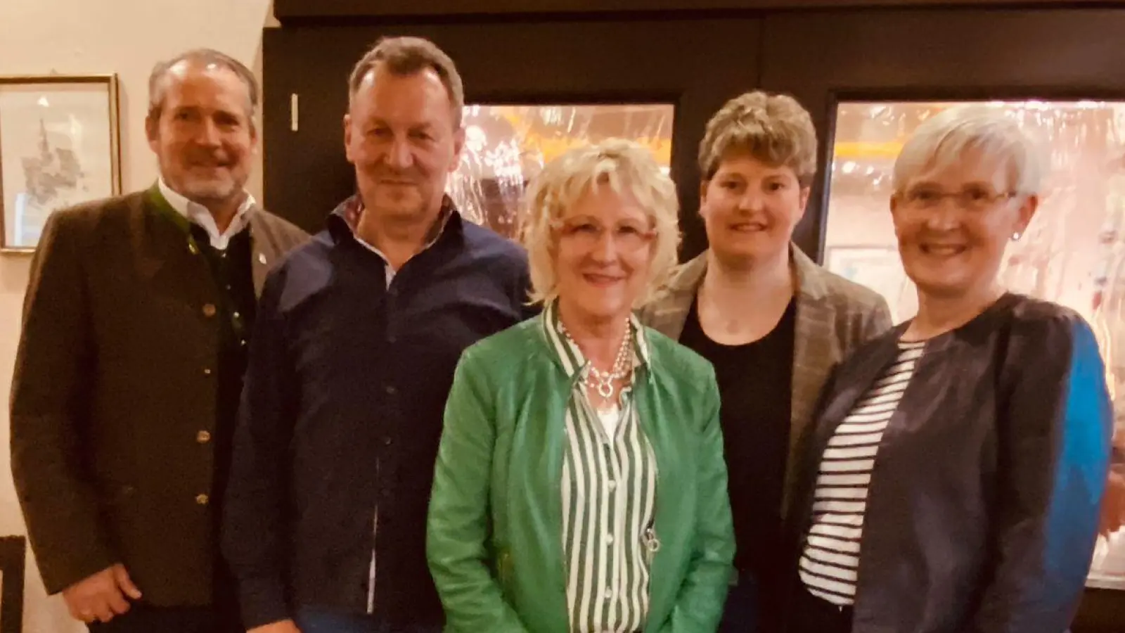 1. Bgm. Frank Zeitler, Ulrich Süß, Irene Ehemann, Kerstin Ehemann und Gudrun Vogt (von links).  (Bild: Christine Süß)
