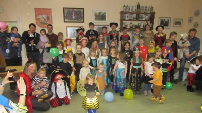 In der ehemaligen Schule in Schloppach stieg am Rosenmontag ein Kinderfasching. (Bild: Lothar Siller/exb)