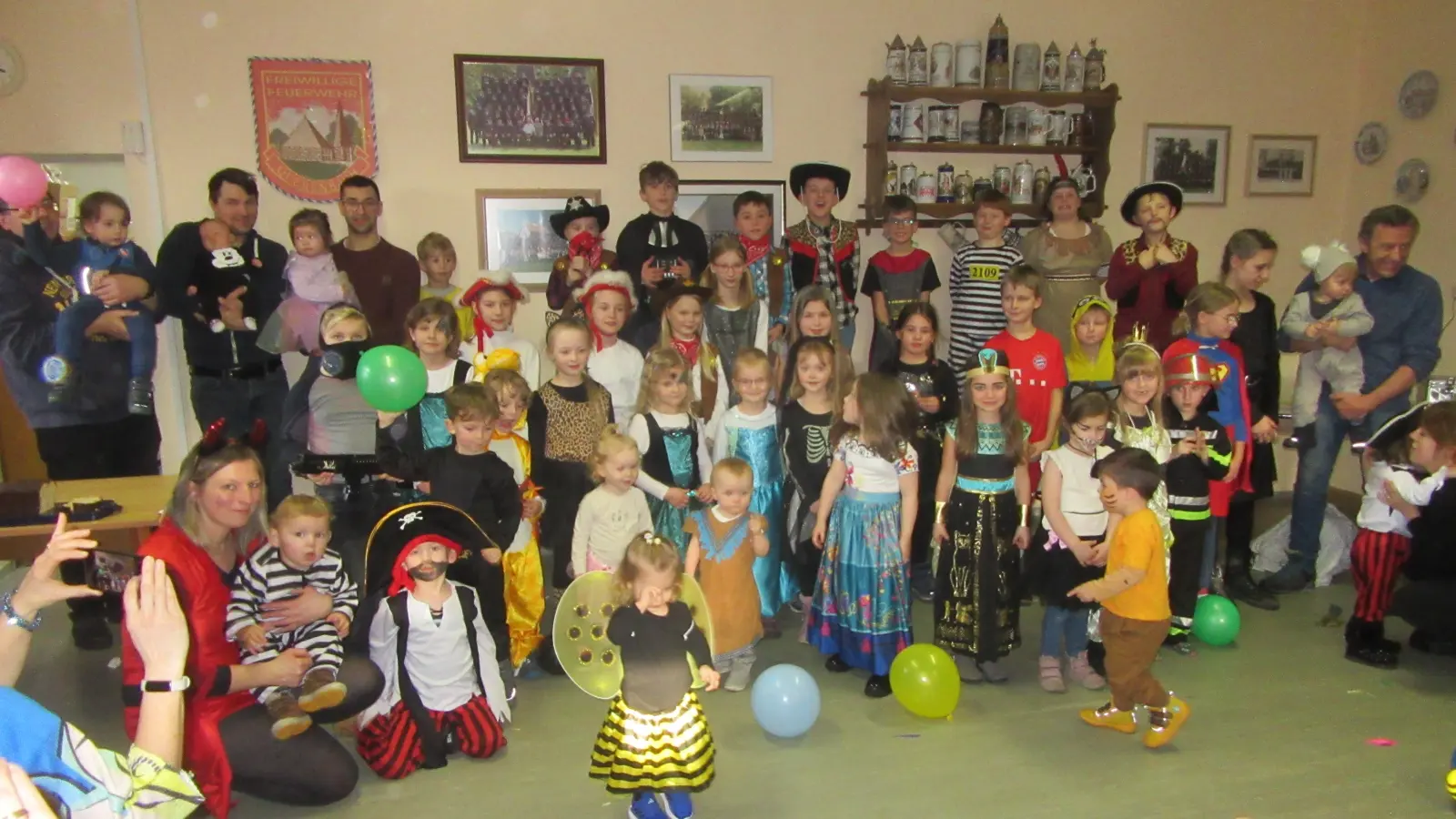 In der ehemaligen Schule in Schloppach stieg am Rosenmontag ein Kinderfasching. (Bild: Lothar Siller/exb)