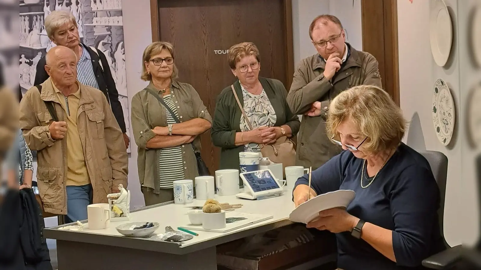 Teilnehmer der KAB Tagesfahrt in der Porzellanmanufaktur Meißen (Bild: Christine Sollfrank/Gertraud Wolf)