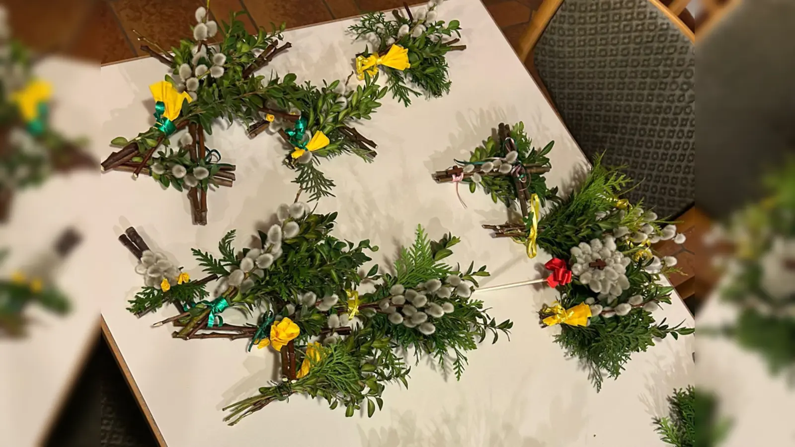 Gegen einen Spende können die Palmbuschen nach den Gottesdiensten in Döllnitz und Leuchtenberg am Palmsonntag, 29. März, erworben werden.  (Bild: Maria Winter)