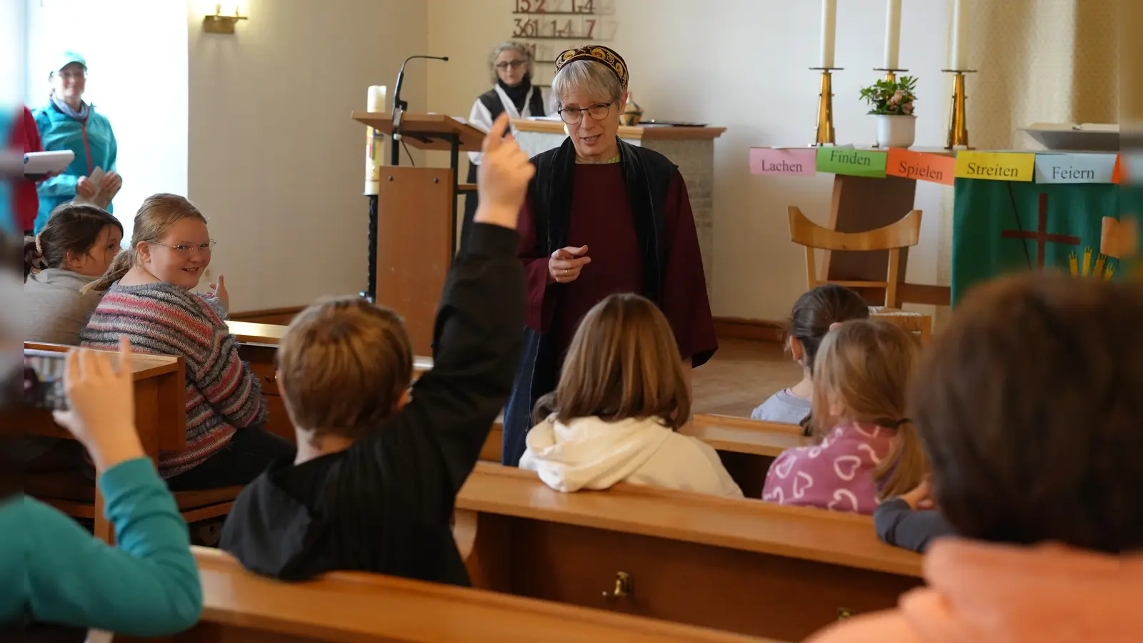 Monika Mittereder als Kaufmann, der seine Perle sucht (Bild: Andreas Kraft)