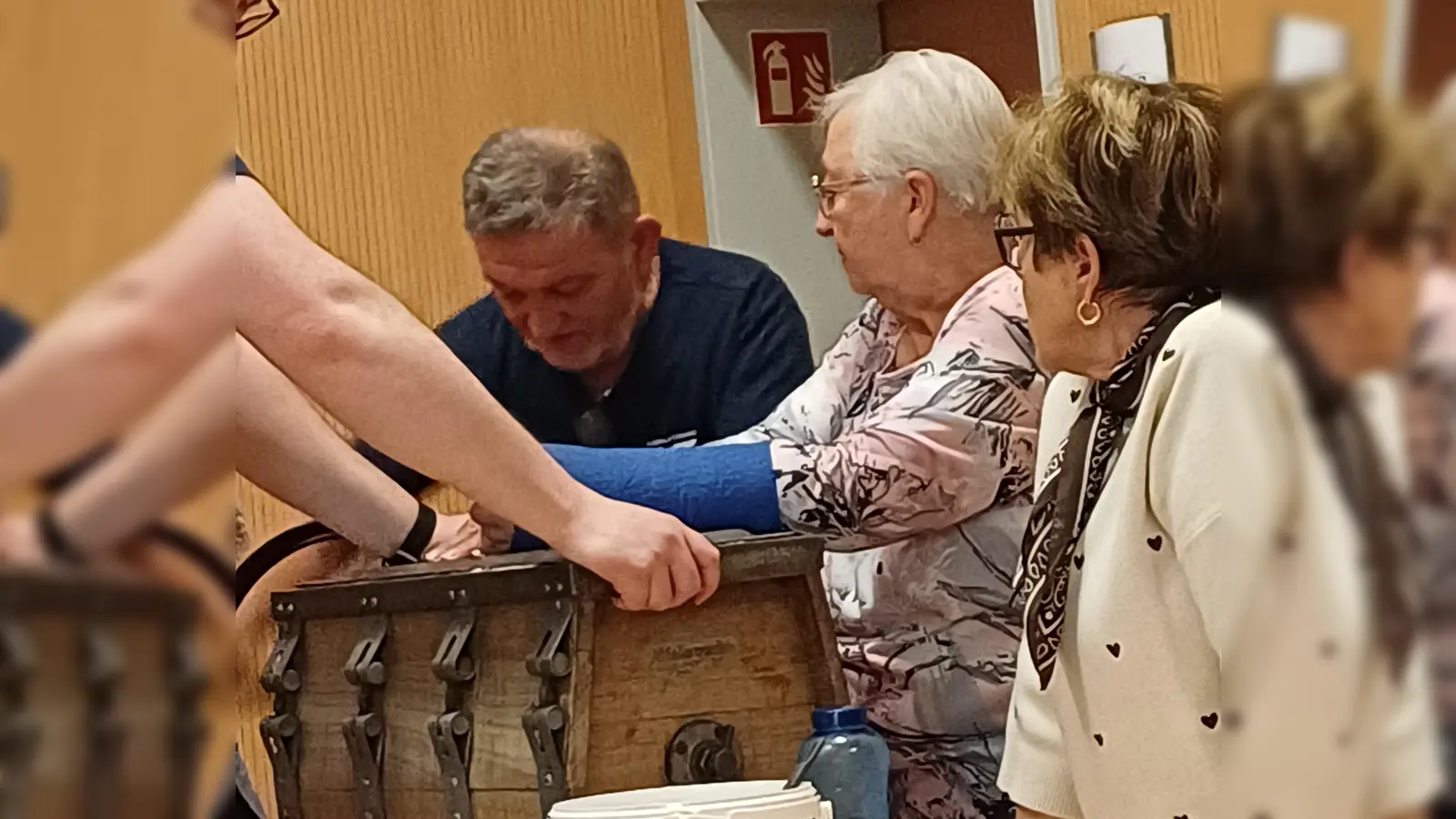 Am Butterfaß, Werner Rößner jun. Paul Mirz Christa Vogl u. Hermine Knauer. (Bild: Irene Zeller)