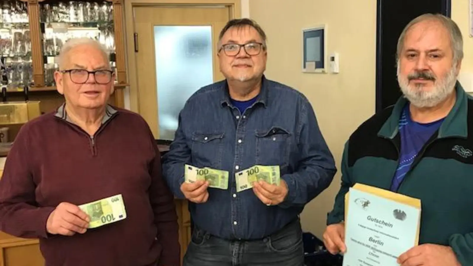 2. Preisträger Hr. Hermann Donhauser, 1. Preisträger Hr. Peter Bugera, 3. Preisträger Hr. Michael Bugera. (Bild: Georg Koller)