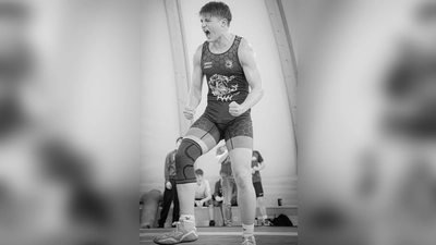 Nikita Zorn freut sich über seinen Sieg. Ein Bild sagt manchmal mehr als tausend Worte. (Bild: Filipp Linzer)