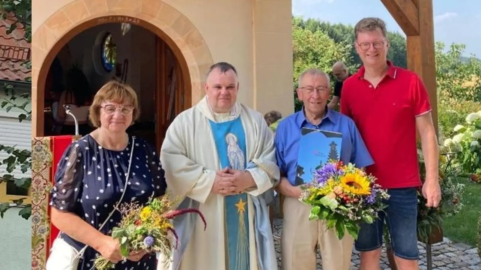 Festveranstaltung vor dem Pfarrheim und Auszeichnung des Mesners für langjähriges Ehrenamt. (Bild: Reinhard Haise und Christian Maier)