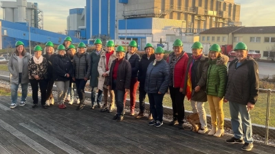 Die Lesepaten besuchten zu ihrem Jubiläum die Müllverwertung in Schwandorf. (Bild: Stefan Karl)