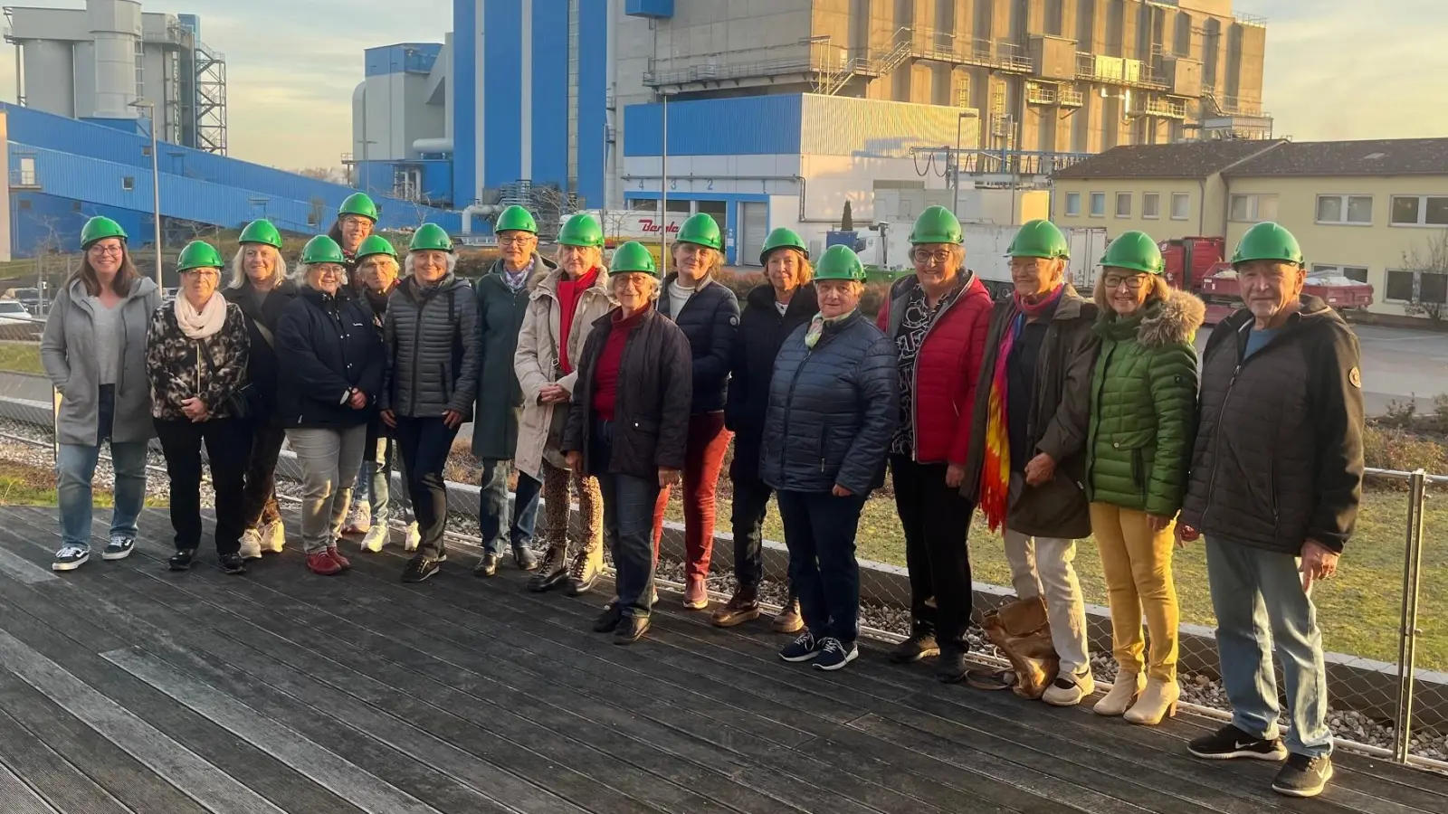 Die Lesepaten besuchten zu ihrem Jubiläum die Müllverwertung in Schwandorf. (Bild: Stefan Karl)