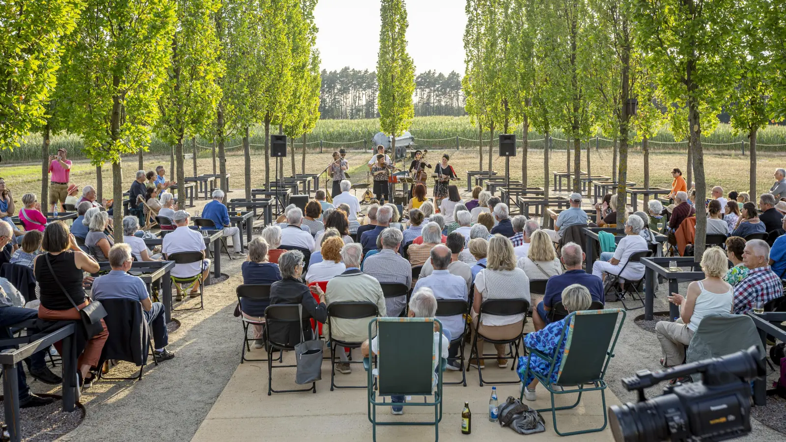 Stimmungsvolles Freiluftkonzert im Europa-Tempel. (Bild: Marcus Rebmann)