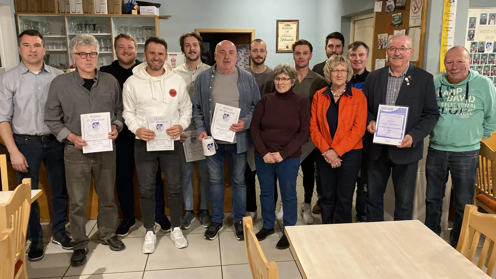Auf der Jahreshauptversammlung des SV Diendorf wurden treue Mitglieder geehrt. (Bild: sbö)