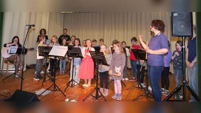 Die Blockflötengruppe unter der Leitung von Christa Hinz (v. r.). (Bild: Michael Sollfrank)