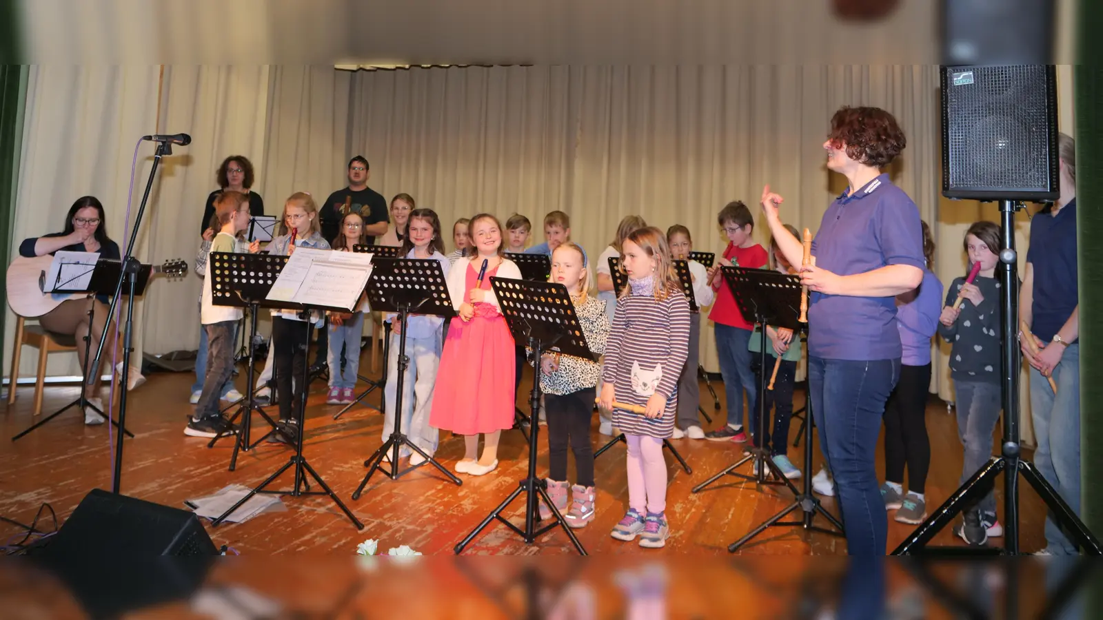 Die Blockflötengruppe unter der Leitung von Christa Hinz (v. r.). (Bild: Michael Sollfrank)