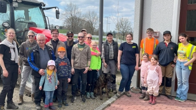 Viele fleißige Helfer unterstützten die Feuerwehr Roschau bei der Rama Dama Aktion (Bild: Peter Greiner)