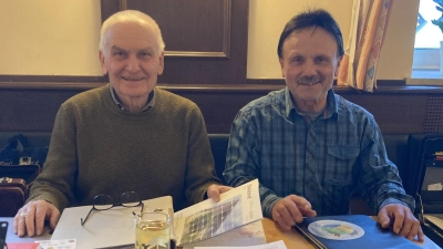 Hans-Jürgen Frey und Lorenz Hirsch informieren beim Solargespräch (Bild: Hans-Jürgen Frey)