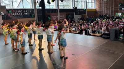 Die „Jelly Beans” zeigen ihren Tanz zum Thema „Bibi und Tina”. (Bild: Jana Käß)