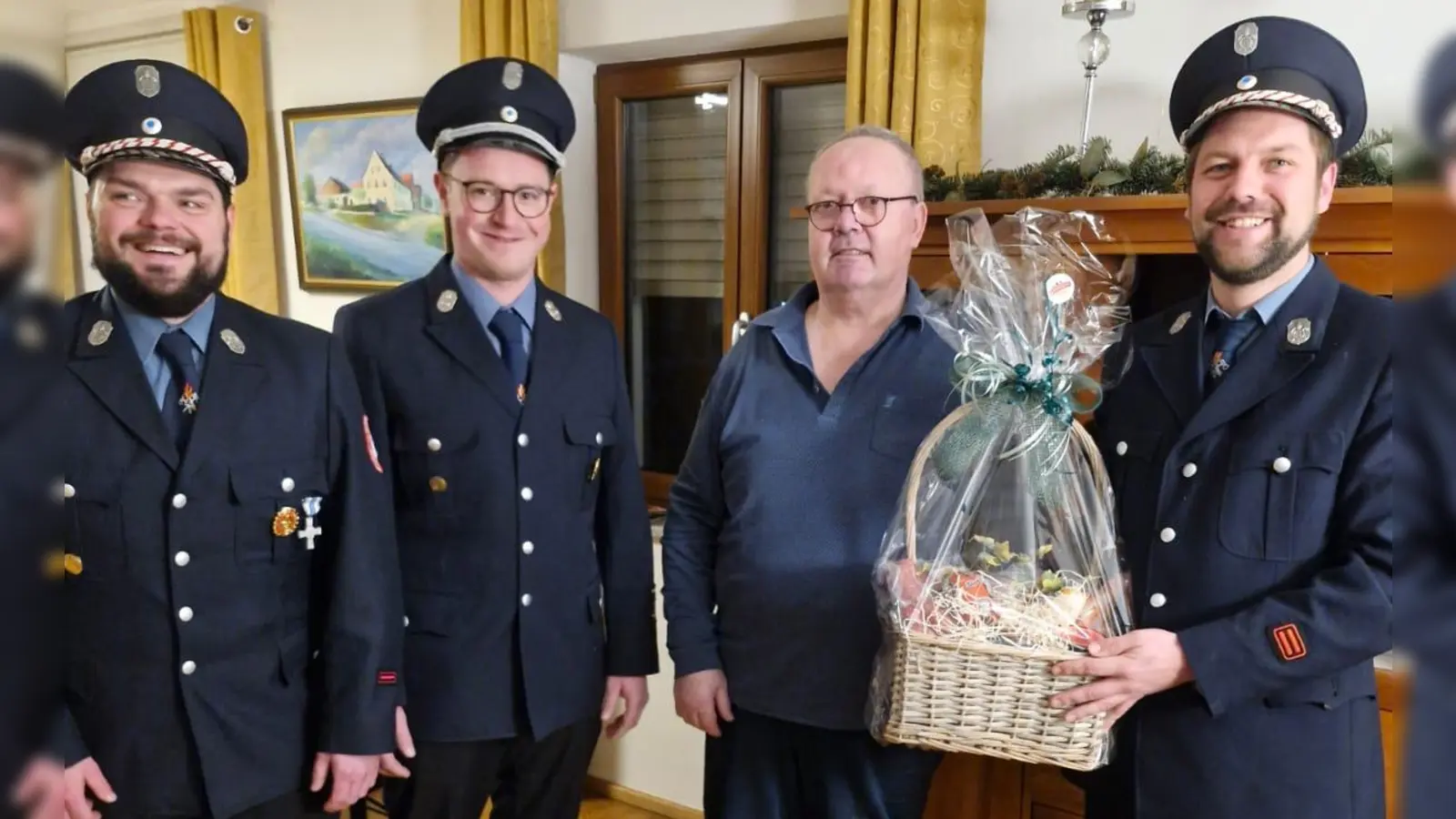 Von links. 2. Vorstand Rupert Gruber, 1. Kommandant Josef Konrad, Willibald Trißl, 1. Vorstand Johannes Bauer. (Bild: Mathias Scharnagl)