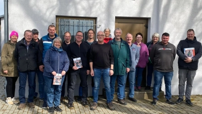 Die Teilnehmer der Besichtigung der Eslarner Wasserversorgung. Einige Eslarnerinnen und Eslarner folgten dem Aufruf der FWG.  (Bild: Beate Reil )