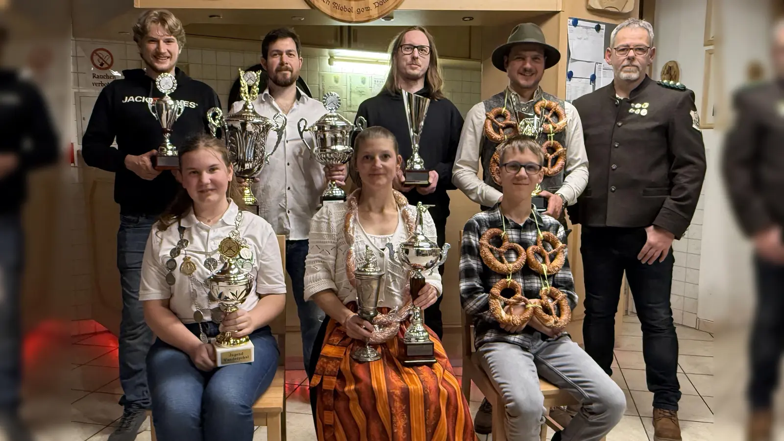 Die glücklichen Sieger des Königs- und Pokalschießens 2025. Nicht im Bild sind Schützenkönig Peter Fischer und Königin Irina Schuller. (Bild: Thomas Meier)