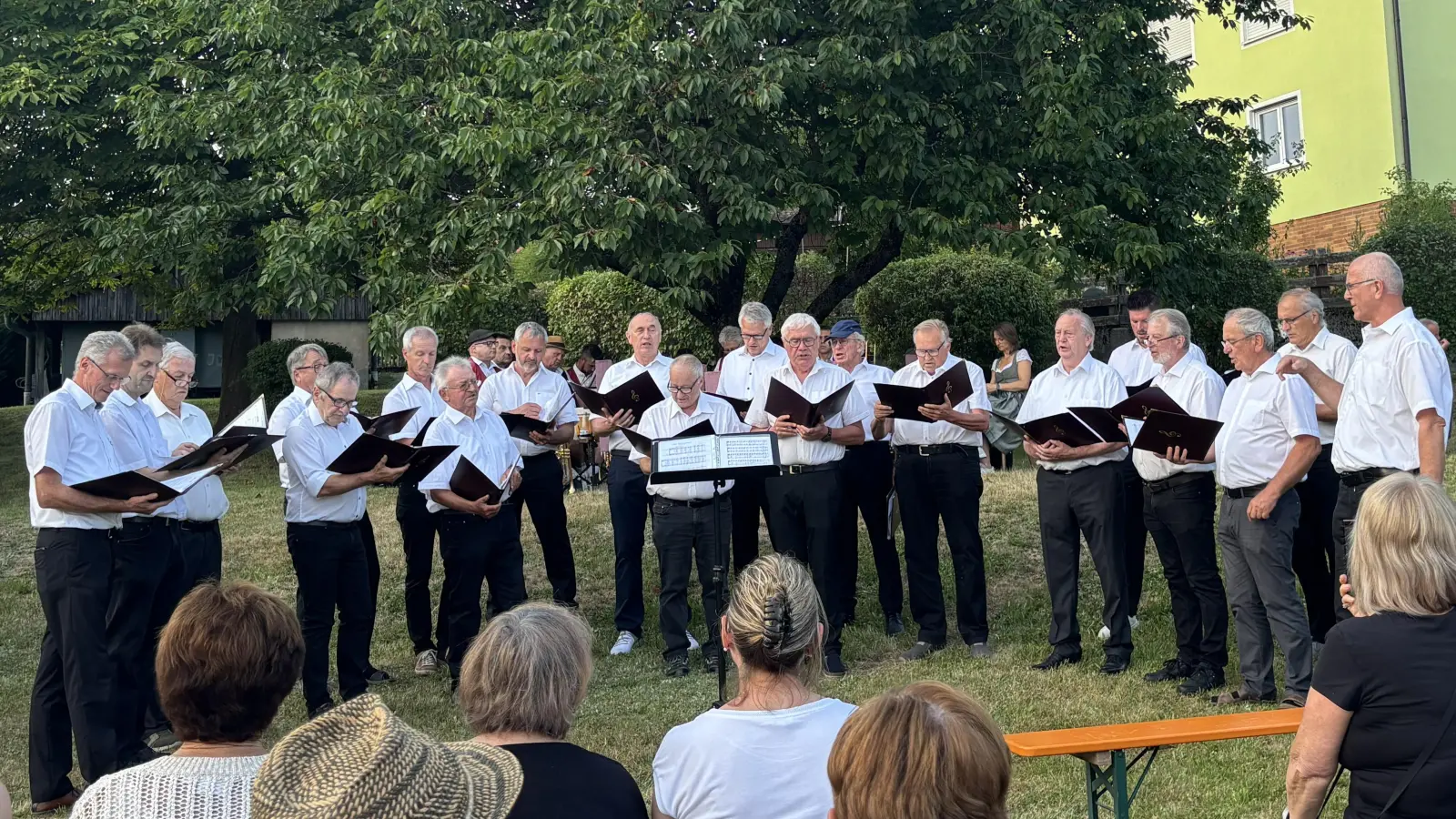 MGV Flossenbürg unter der Leistung von Herbert Kraus - rechts. (Bild: Christina Rosner)