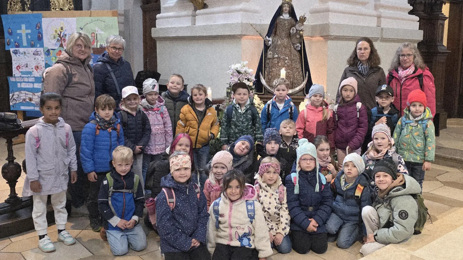 Die Vorschulkinder bei einem Erinnerungsfoto (Bild: Monika Demmer)