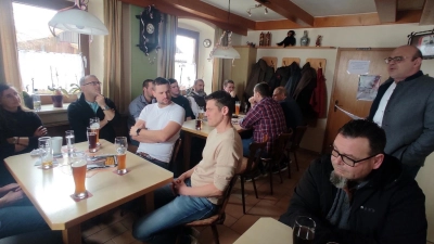 Im Gasthaus Dötsch in Menzlas fand die erste Wahlversammlung der UWG Schlammersdorf statt. (Bild: Gerhard Löckler)