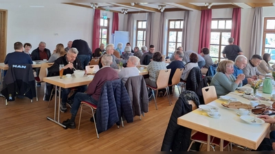 Fastensuppe statt Sonntagsbraten. Viele folgten der Einladung des Missionskreises ins Pfarrheim und liesen sich die Kartoffelsuppe schmecken. (Bild: Petra Lettner)