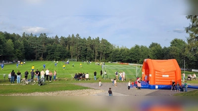 Fast wie ein großes Stadion: das Muckelfeld Kaltenbrunn (Bild: Gerhard Müller)