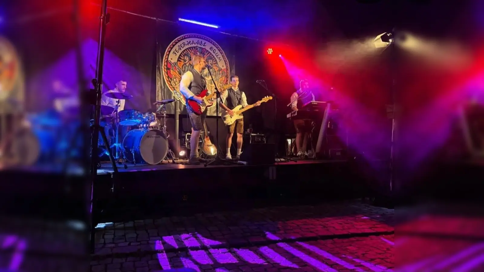 Die Feierhaisl Boum in Aktion bei einem ihrer zahlreichen Auftritte. Im diesjährigen Heinersreuther Oktoberfest haben sie Premiere.  (Archivbild: aus facebook )