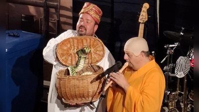 Kabarett vom Feinsten: ‚Da Meier &amp; Watschnbaam‘ begeistert das Publikum mit Witz und Musik (Bild: Silvia Gissibl)