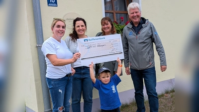 v.l.n.r: Vereinskassier Lena Wiesmeth, Christina Neiß, Monika Altmann und Vorstand Norbert Altmann (Bild: Norbert Altmann)