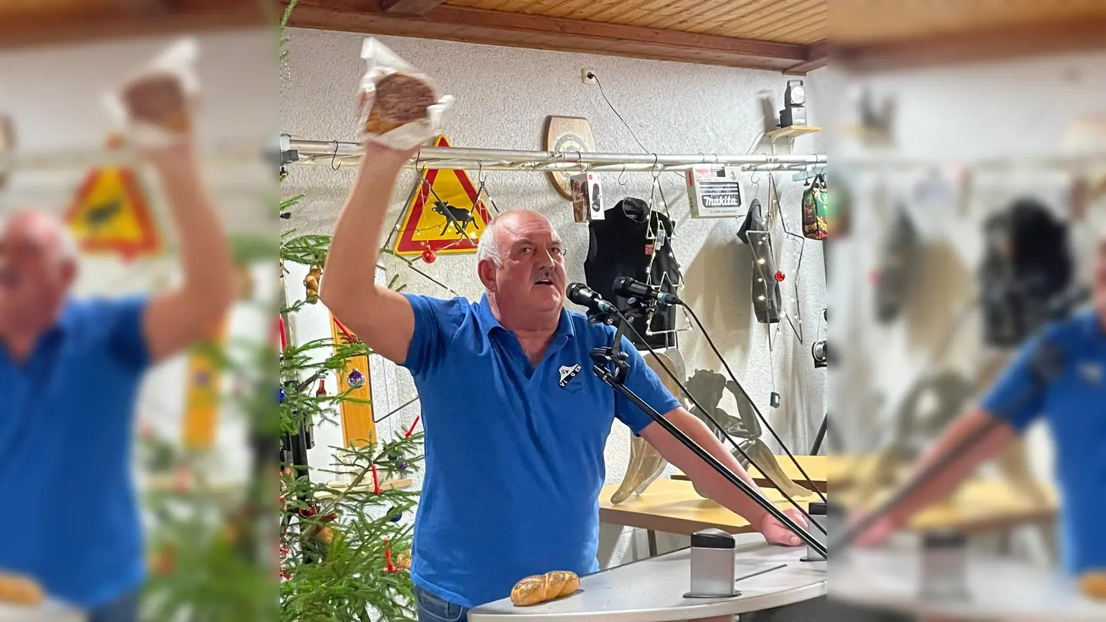 Toni Meier ist ein Ass im Versteigern. Lauter Schmankerl hatte er parat und brachte die Leute dazu, fleißig mitzusteigern. (Bild: Stefan Eiglsperger)