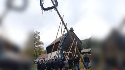 Kirwabaumaufstellen (Bild: Thomas Klinger)