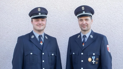 Von links: Stellvertretender Kommandant Sebastian Gradl, Kommandant Thomas Döllinger. (Bild: Christian Kohl)