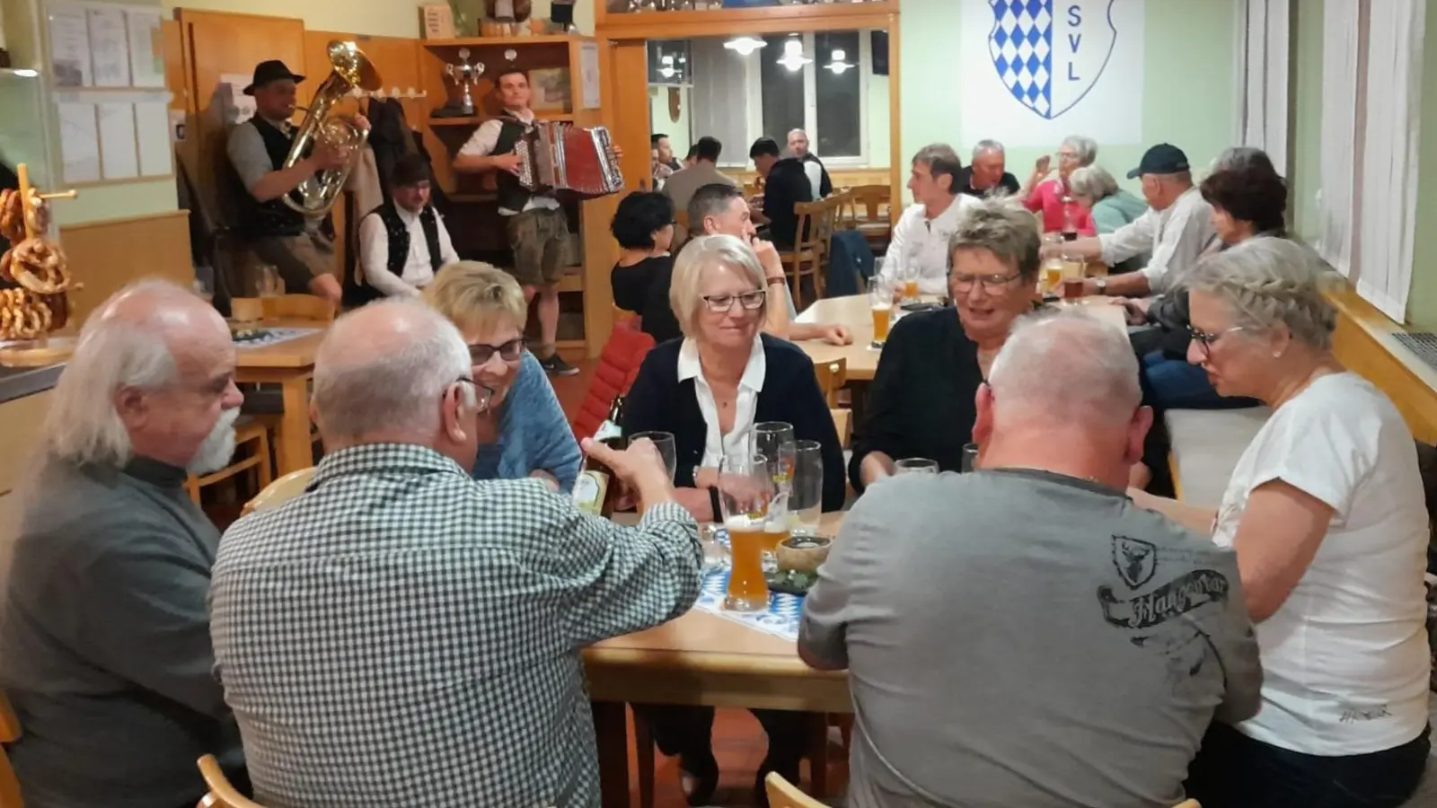 Bockbierfest des SV Loderhof/Sulzbach im Sportheim, im Hintergrund die „Muhackl Muse”. (Bild: Gerda Donhauser)